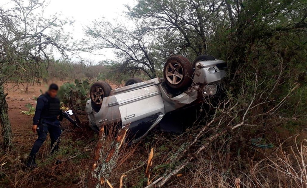 Vuelcan vehículos oficiales en Rioverde