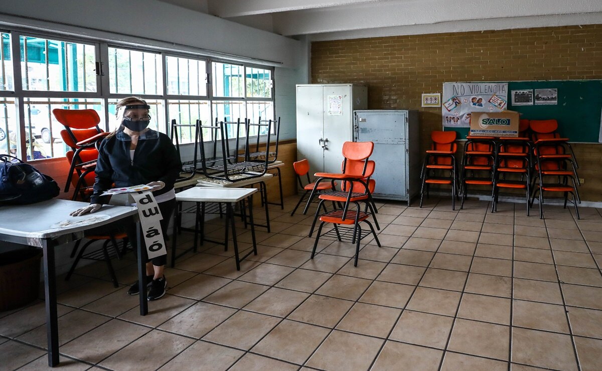 Reabrirán aulas mil 418 escuelas públicas y privadas de SLP