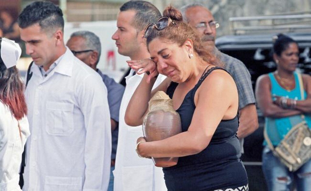 SCT suspende a aerolínea dueña de avión que cayó en Cuba