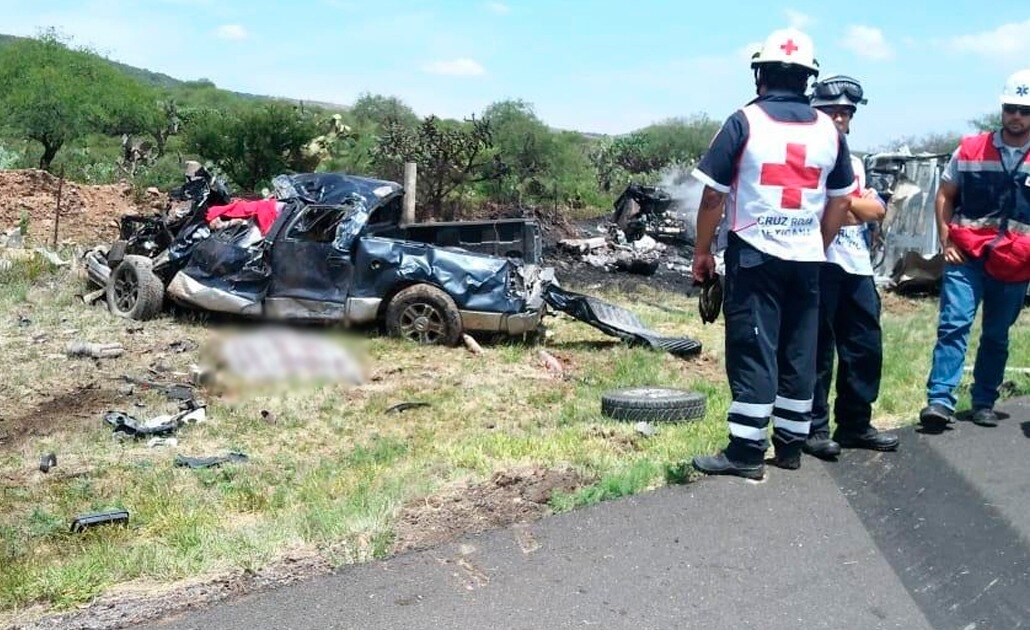 Familia fallece en accidente de supercarretera 