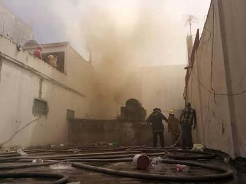 Autoridades trabajan en labores de apoyo, por incendio en Tamazunchale 