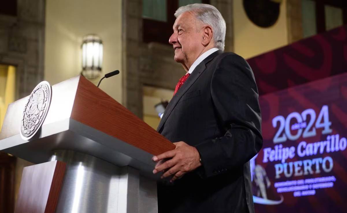 "Lo único que no me gusta eso de lunes negro. ¿Por qué no lunes blanco o de otro color?", expresó López Obrador. Foto: Presidencia