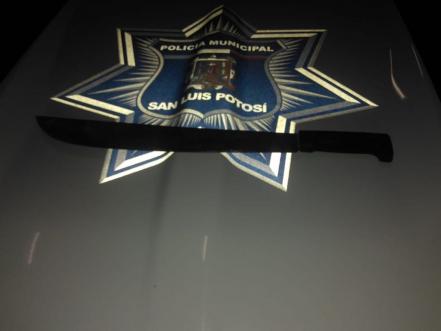 Detienen a hombre, amenazaba a sus vecinos con un machete