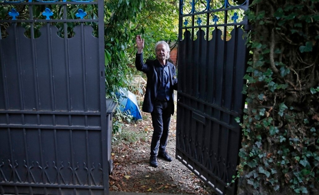 Nobel Peter Handke no hablará "nunca más" con la prensa