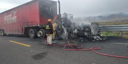 Conductor sobrevive a fuerte choque 