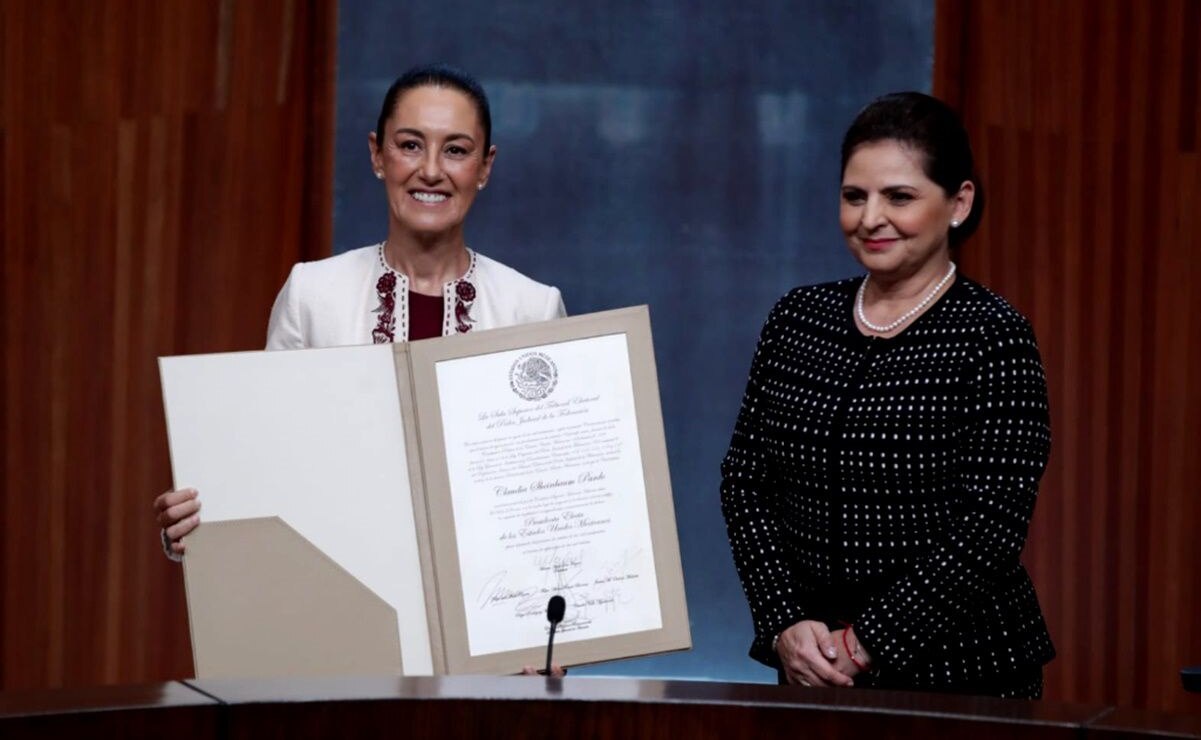 Claudia Sheinbaum recibe constancia de primera presidenta electa de México 