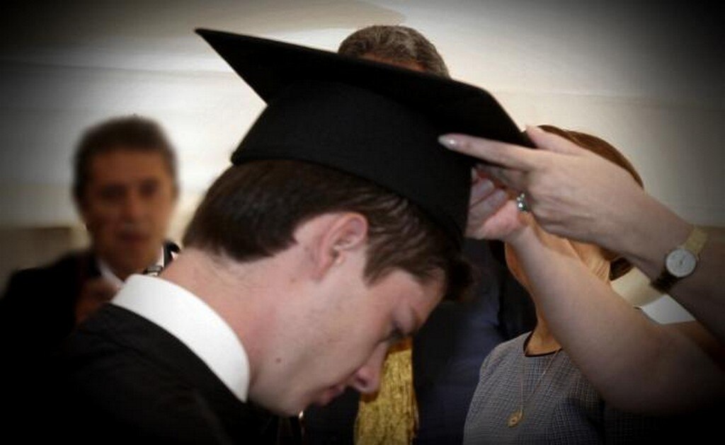 Dan créditos a estudiantes para que acaben su tesis