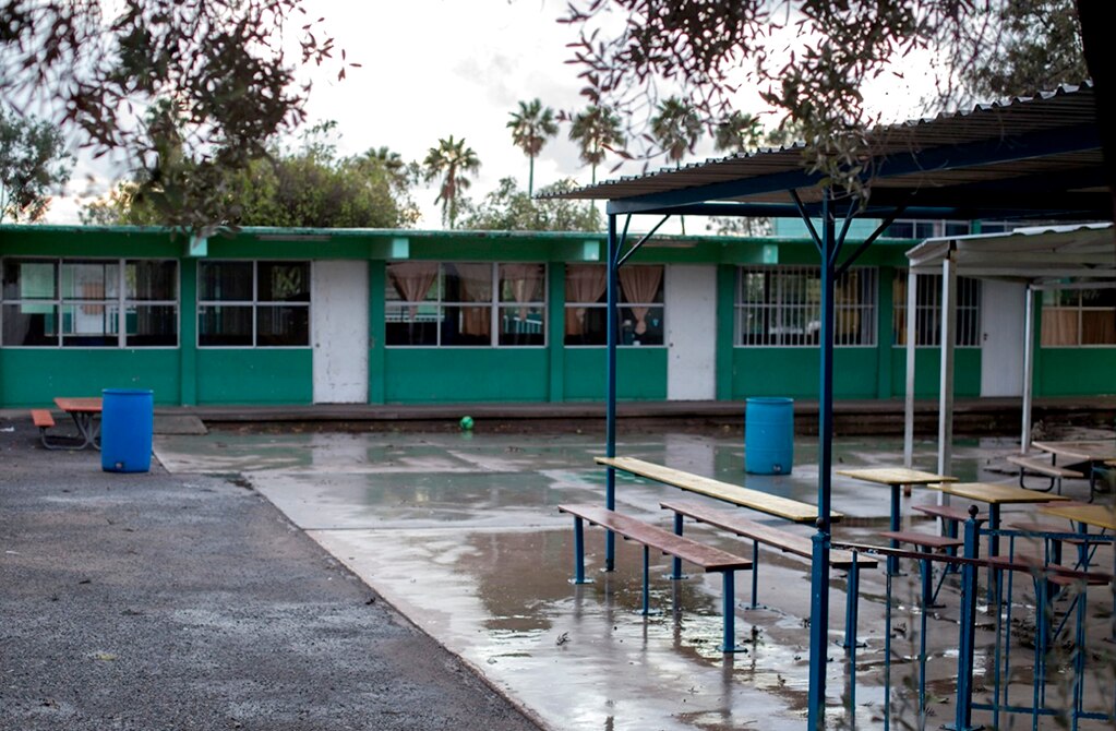 Alumnos aún reciben clase en escuelas antiguas y poco funcionales 