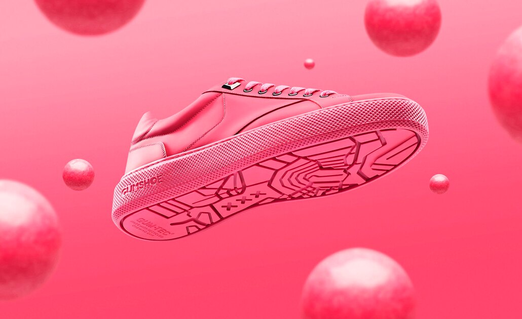 La reutilización de chicles dio como resultado estos tenis rosas. Foto: cortesía