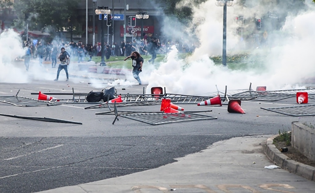Reportan 308 detenidos y 160 heridos por protestas en Santiago de Chile