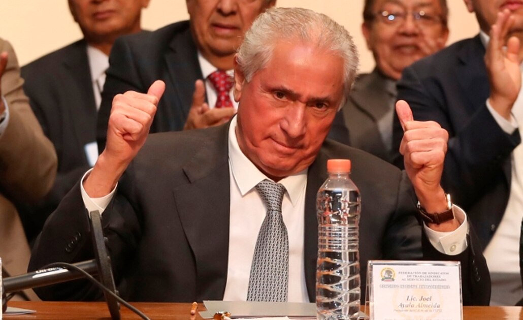 Gobierno de AMLO otorga primer aumento salarial a burócratas