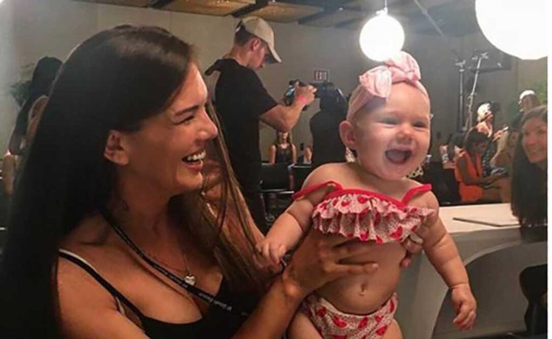 La modelo Mara Martín con su hija Aria. FOTO: Instagram