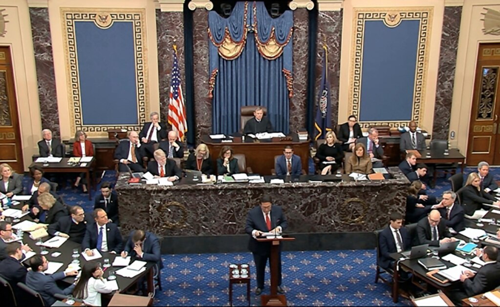 Abogados de la Casa Blanca inician defensa de Trump en juicio político en el Senado