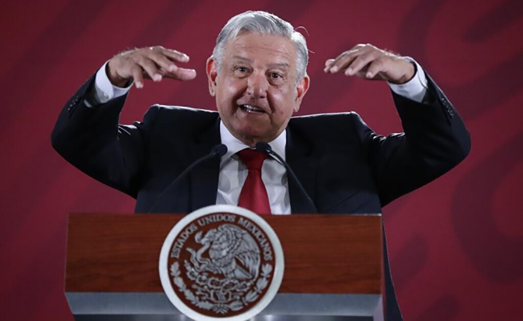 Estoy contento porque no hay paros de maestros: AMLO