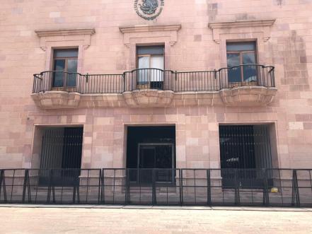 Limpian exigencias de seguridad de muros de la Fiscalía y Poder Legislativo 