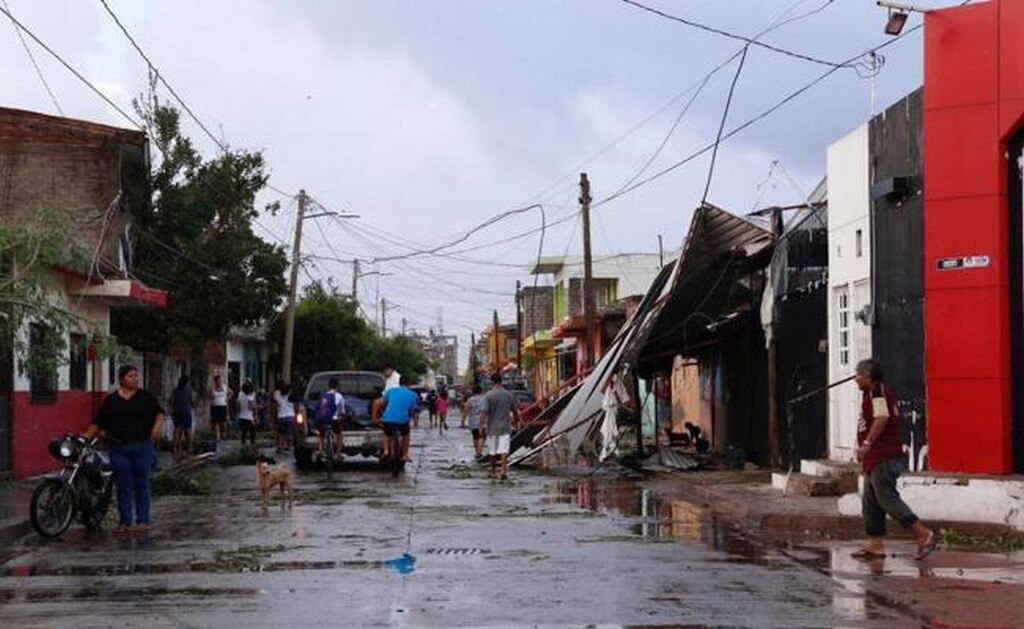  Cientos de familias sin luz y agua potable, saldo de "Willa" en Sinaloa