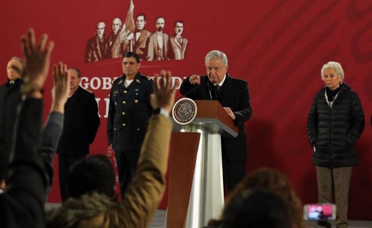 AMLO pide a superdelegados acelerar censos para entregar programas sociales