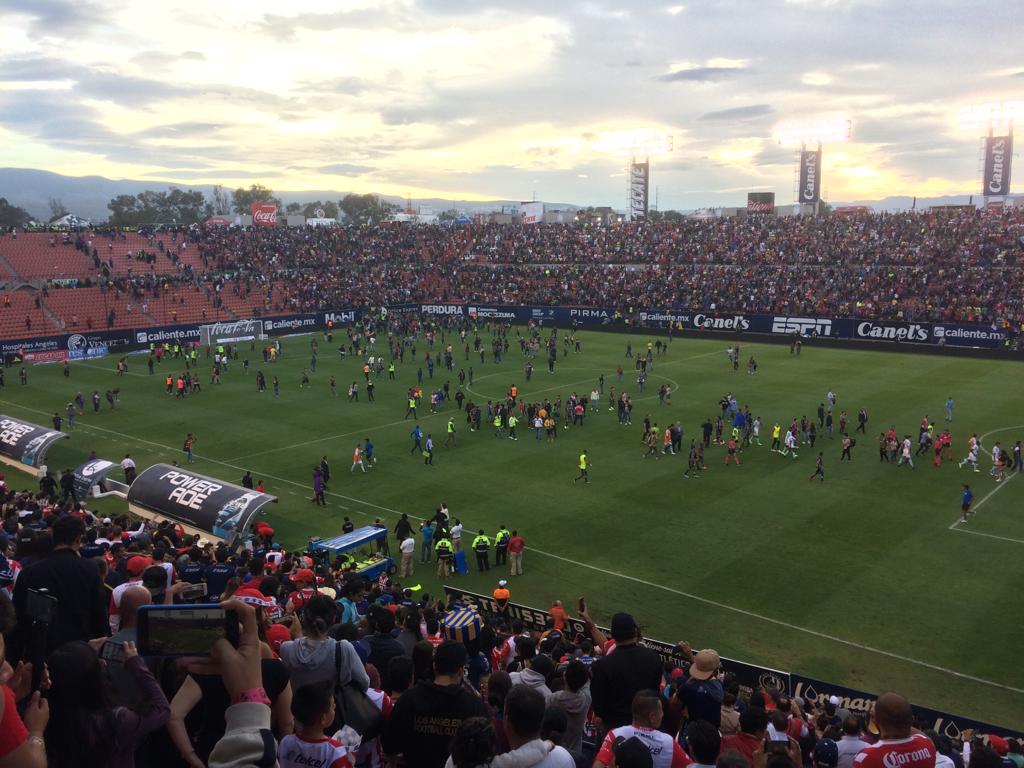 Estalla violencia y suspenden el Atlético de San Luis vs Querétaro