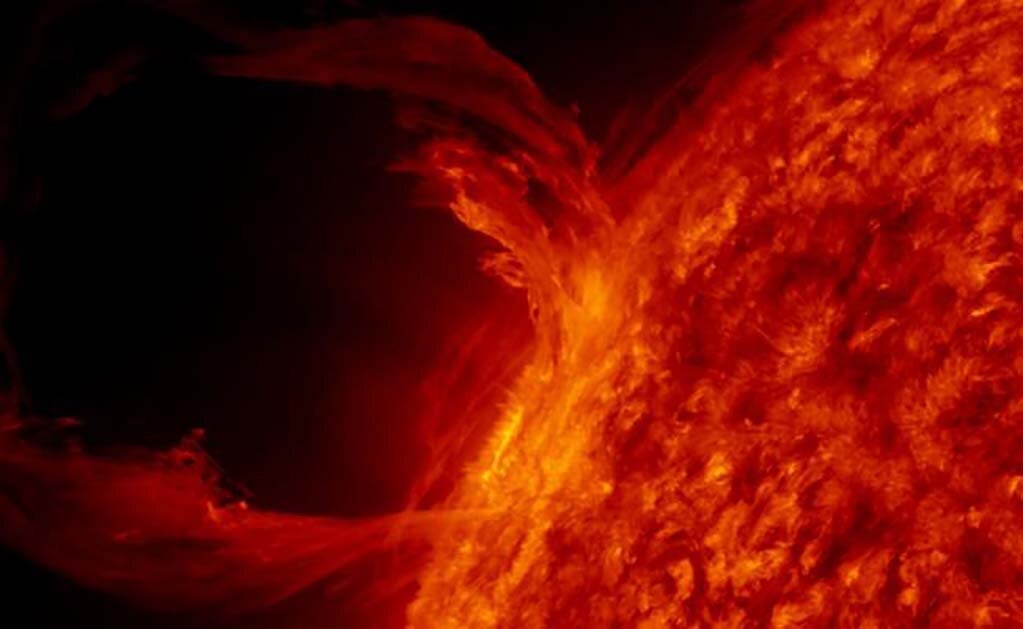 El Sol produce dos pequeñas explosiones más grandes que la Tierra