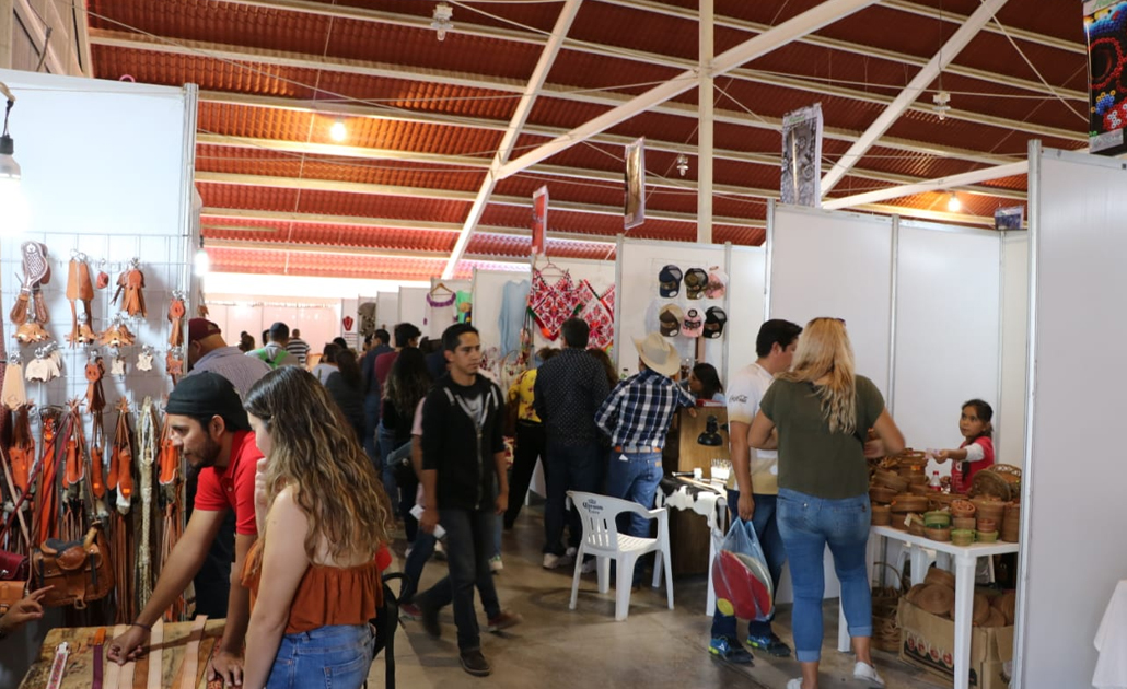 Productores potosinos promueven riqueza del estado en la FENAPO