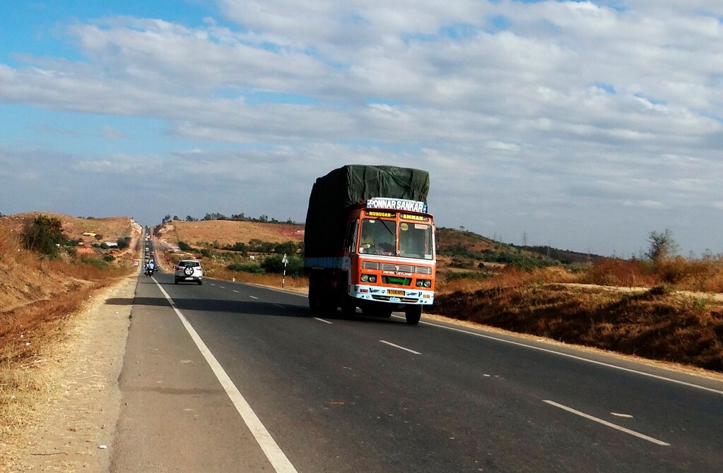Ante inseguridad en carreteras, transportistas abandonan empleos