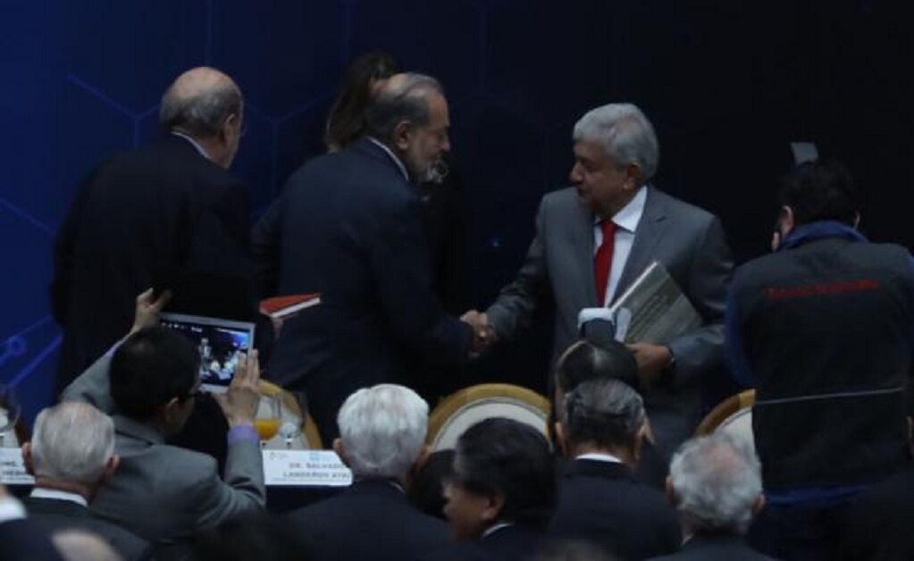 AMLO y Slim se encuentran durante desayuno con ingenieros