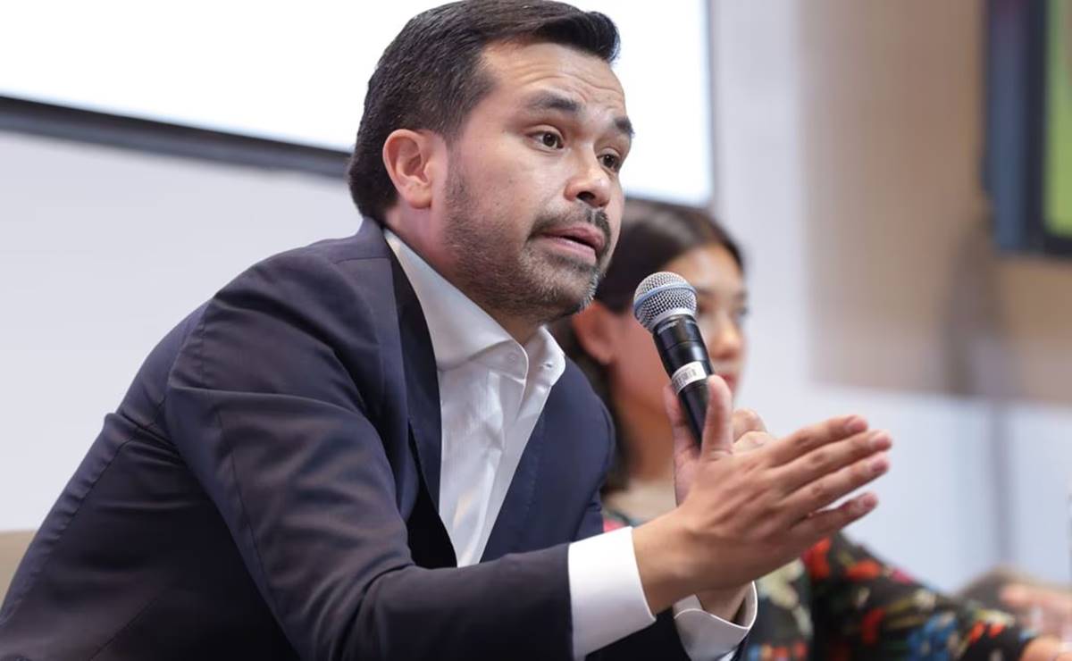 Álvarez Máynez recibe valoración negativa en monitoreo del INE; denuncia “campaña negra” en su contra