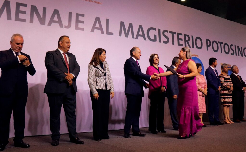 Piden al gobierno estatal reinstalación de maestros al derogarse reforma educativa