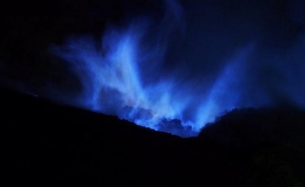 El Kawah Ijen es un increíble volcán que emite llamas de un curioso azul brillante. (FOTO: Especial)