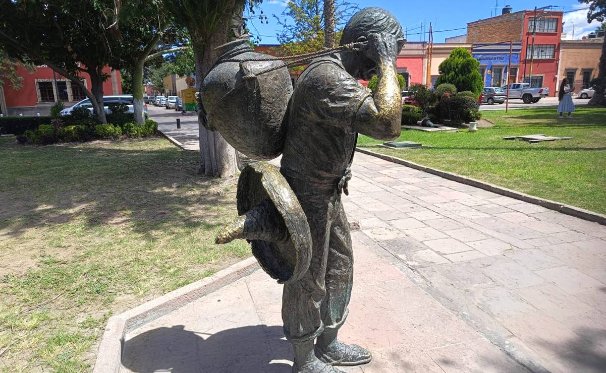 El Aguador reconoce a los hombres del pasado cuyo oficio ayudó a muchas familias de San Luis Potosí a acceder al agua. Foto: Jazmín Ramírez EL UNIVERSAL