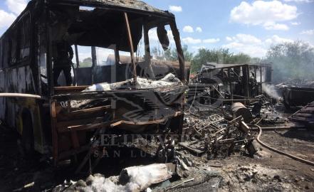 Incendio en chatarrera provoca movilización 