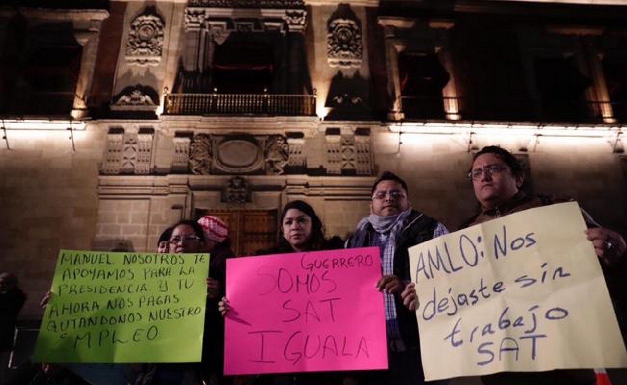  Piden a trabajadores despedidos del SAT que regresen a trabajar