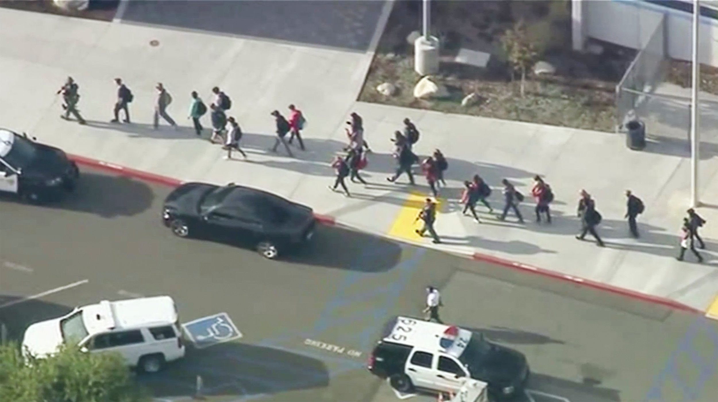 Reportan tiroteo en escuela de California