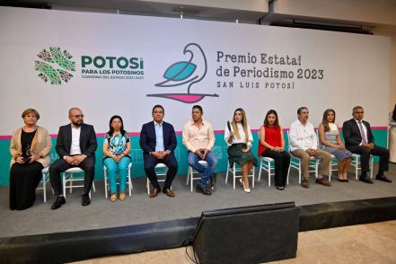 Gallardo entrega Premio Estatal de Periodismo 2023; EL UNIVERSAL recibe mención honorífica