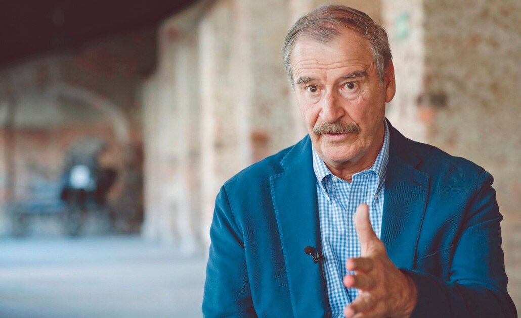 Mujer increpa a Vicente Fox; los envía AMLO, responde el ex presidente