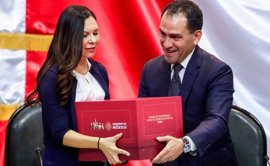 El titular de Hacienda arribó al salón Legisladores de la Cámara de Diputados para entregar este documento / Cortesía