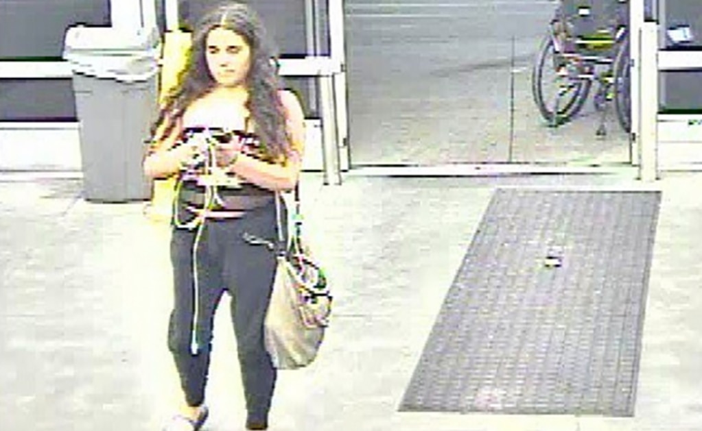 Detienen a joven en EU que orinó papas crudas en un Walmart