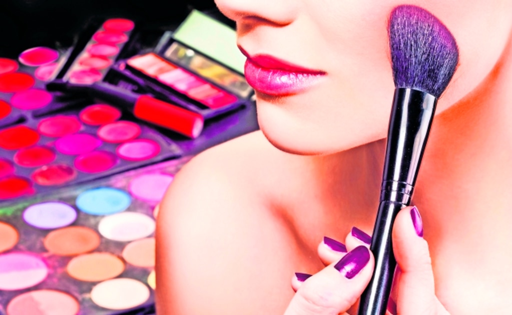 La mitad de los mexicanos compran maquillaje al menos 3 veces en un año