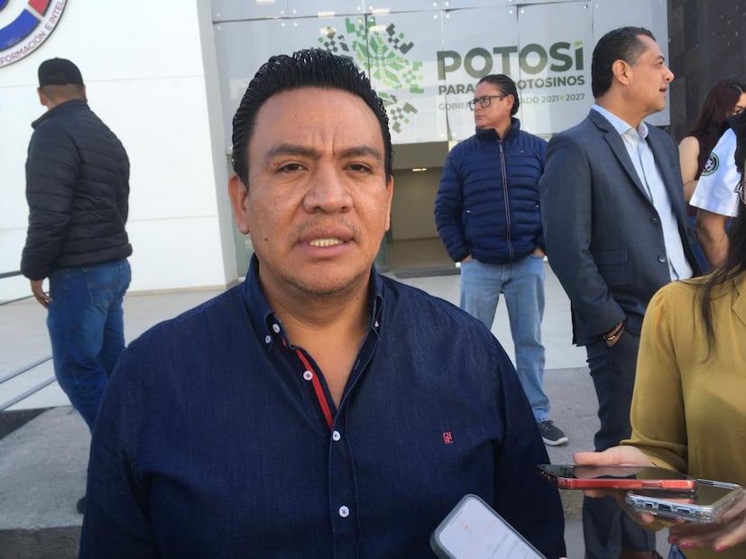 Guadalupe Torres habla sobre los bloqueos en el municipio de Tamazunchale. Foto: Samuel Estrada