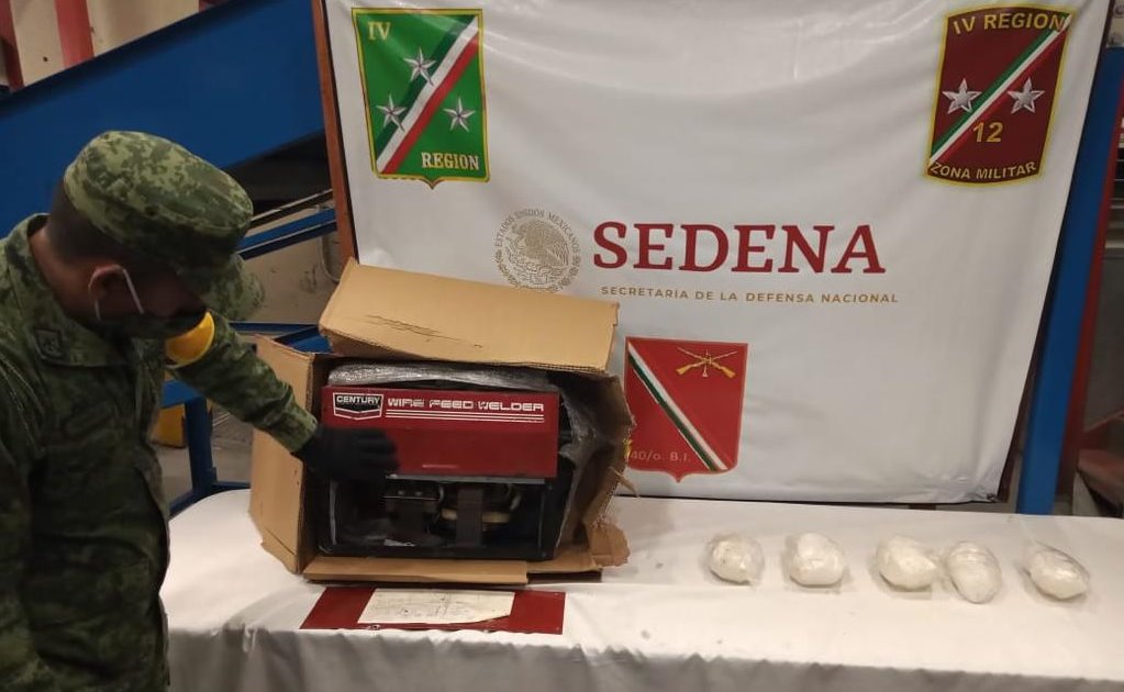 Militares aseguran 2 kilos de cristal en aeropuerto de San Luis Potosí