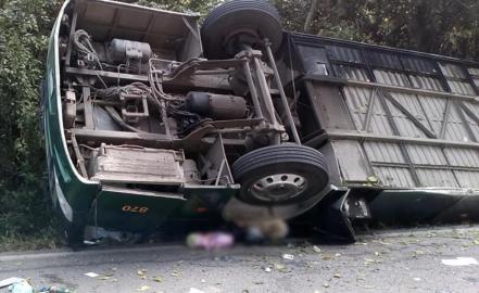 Vuelca autobús en Ciudad Valles, 2 muertos