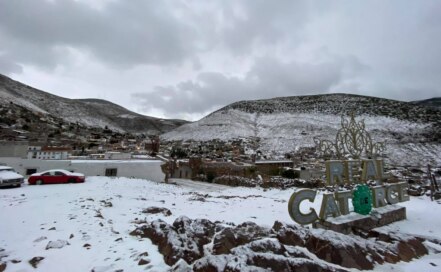 Se presenta primera nevada de la temporada en Real de Catorce