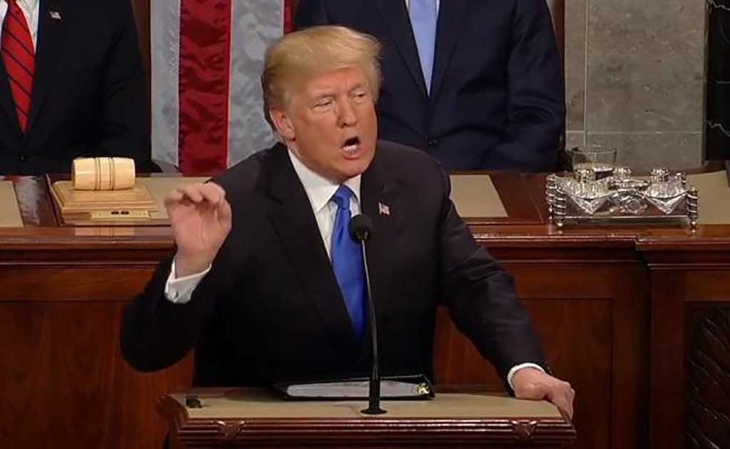 Trump pide a republicanos y demócratas dejar diferencias y trabajar juntos