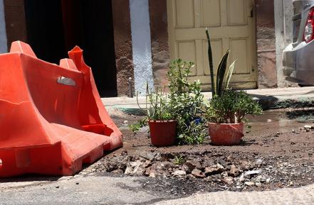 Fuga de agua potable en Tequis, Interapas no responde