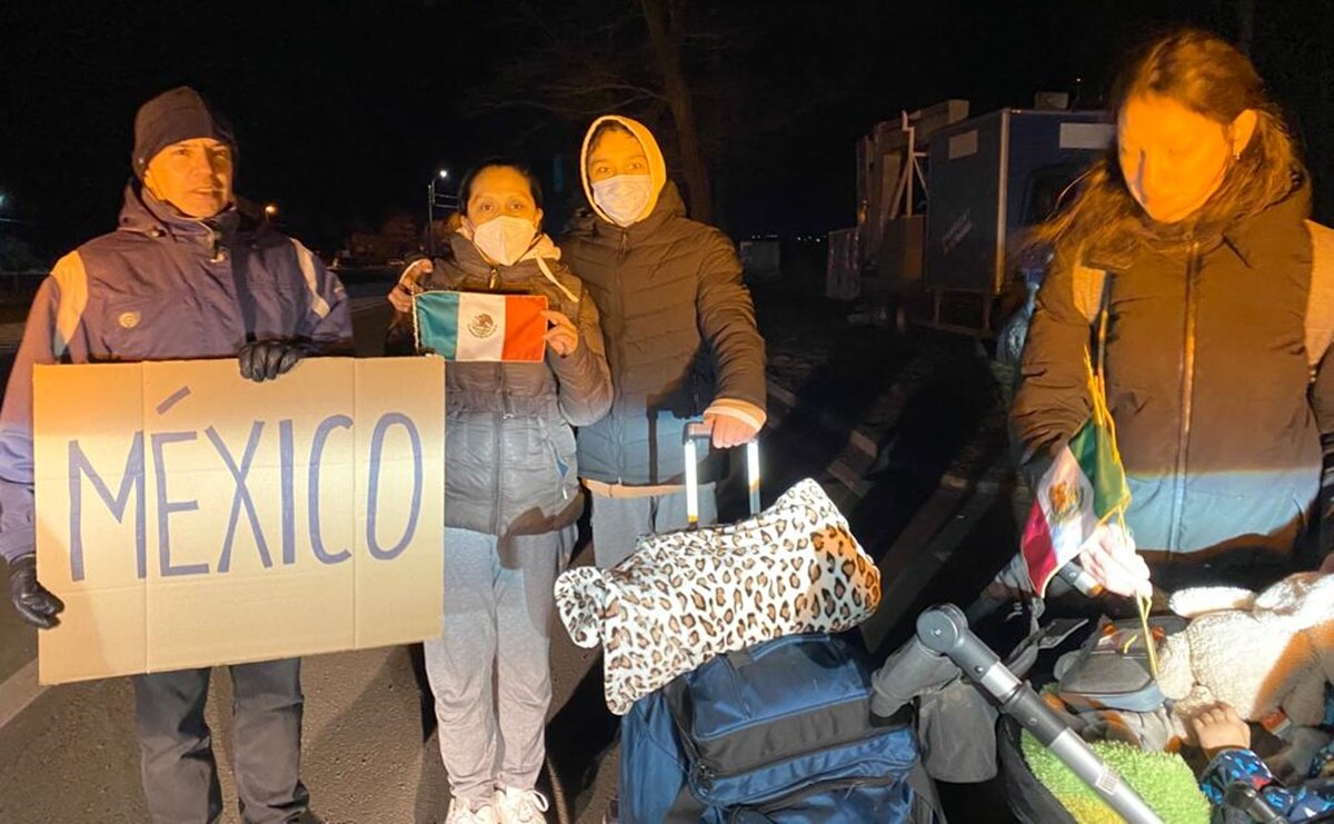 Primeros mexicanos llegan a Rumania, tras invasión de Ucrania. Foto: Tomada de Twitter @m_ebrard