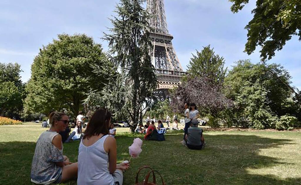 Aprueban en Francia multas por acoso callejero y comentarios sexistas contra mujeres