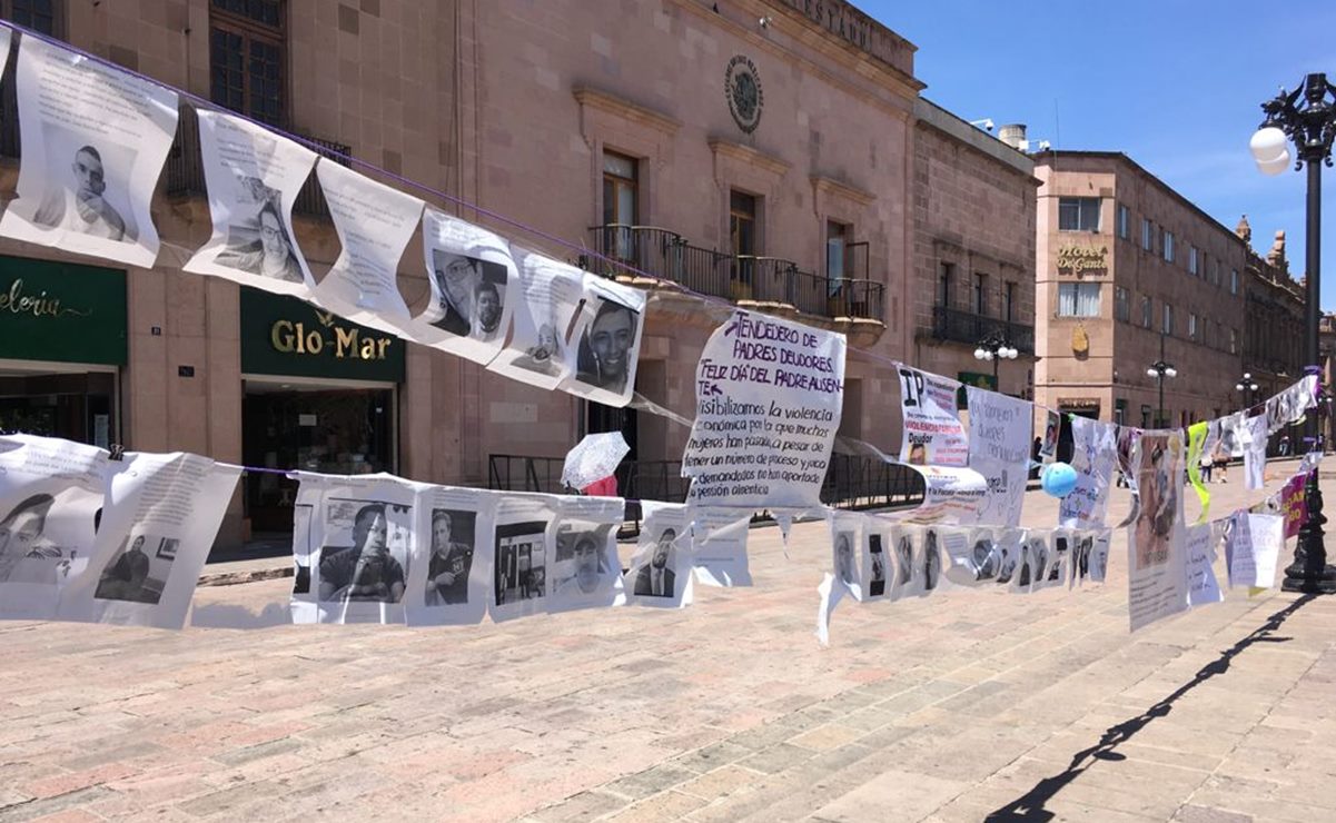 Mujeres instalan tendedero de “paternidad irresponsable” en SLP 