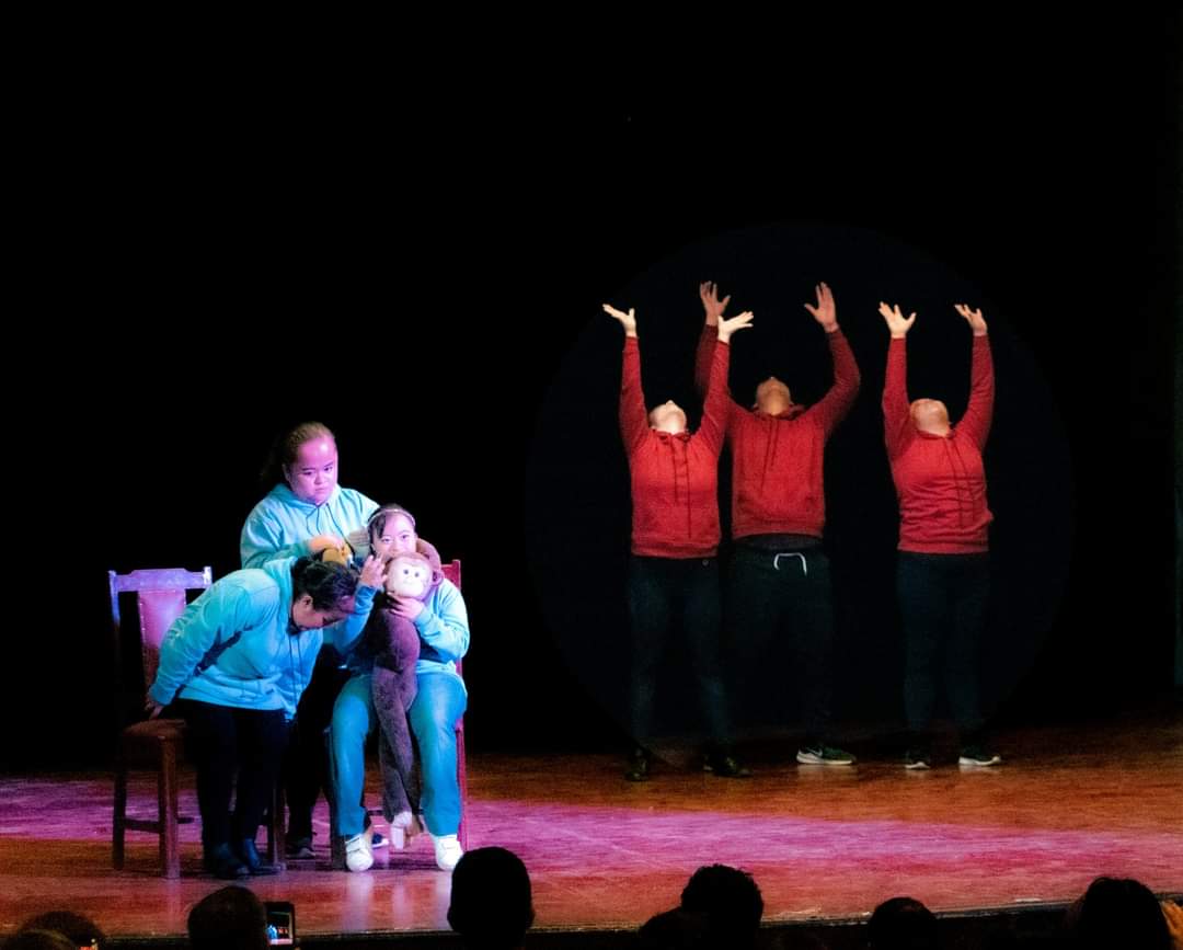 “Le gustó mucho y como que se hizo parte de él, a través de los movimientos de la música, sacan lo que ellos traen”. Foto: Especial