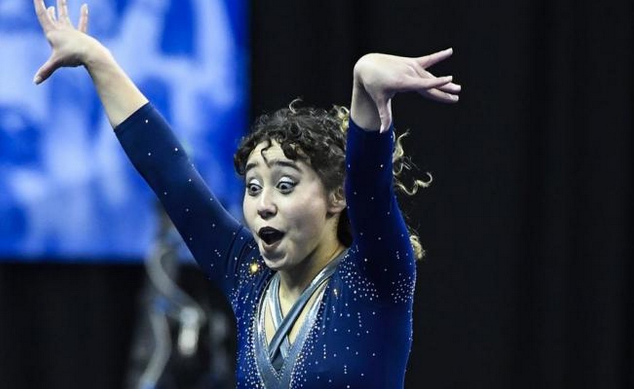 Katelyn Ohashi logró el puntaje perfecto en el ejercicio de suelo. Foto: Agencias