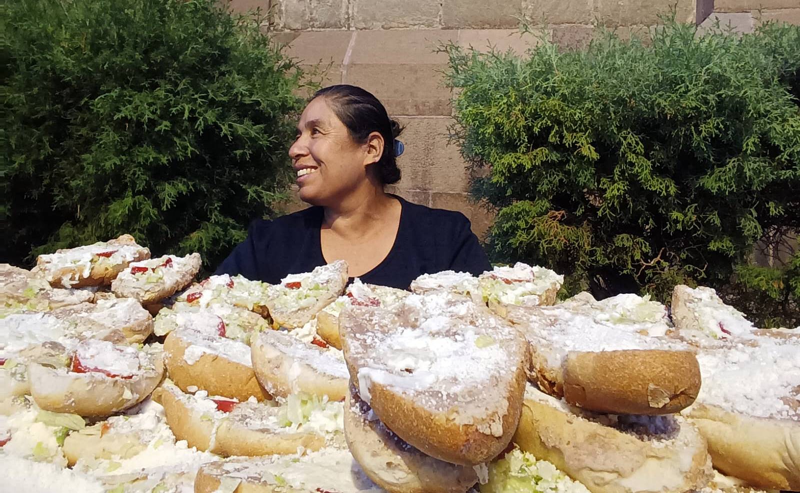 Un día de 1995 a Fabiola Rendón se le ocurrió vender molletes como los preparan en las kermés escolares de San Luis Potosí. Foto: Xochiquetzal Rangel